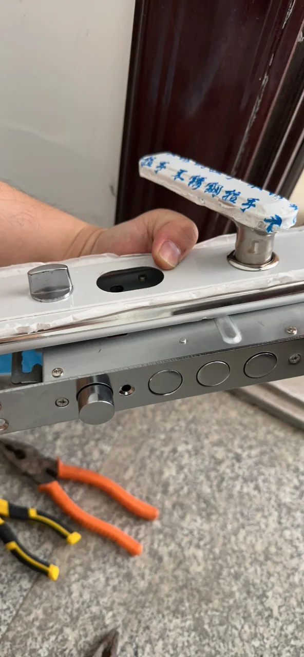 自己动手换防盗门锁