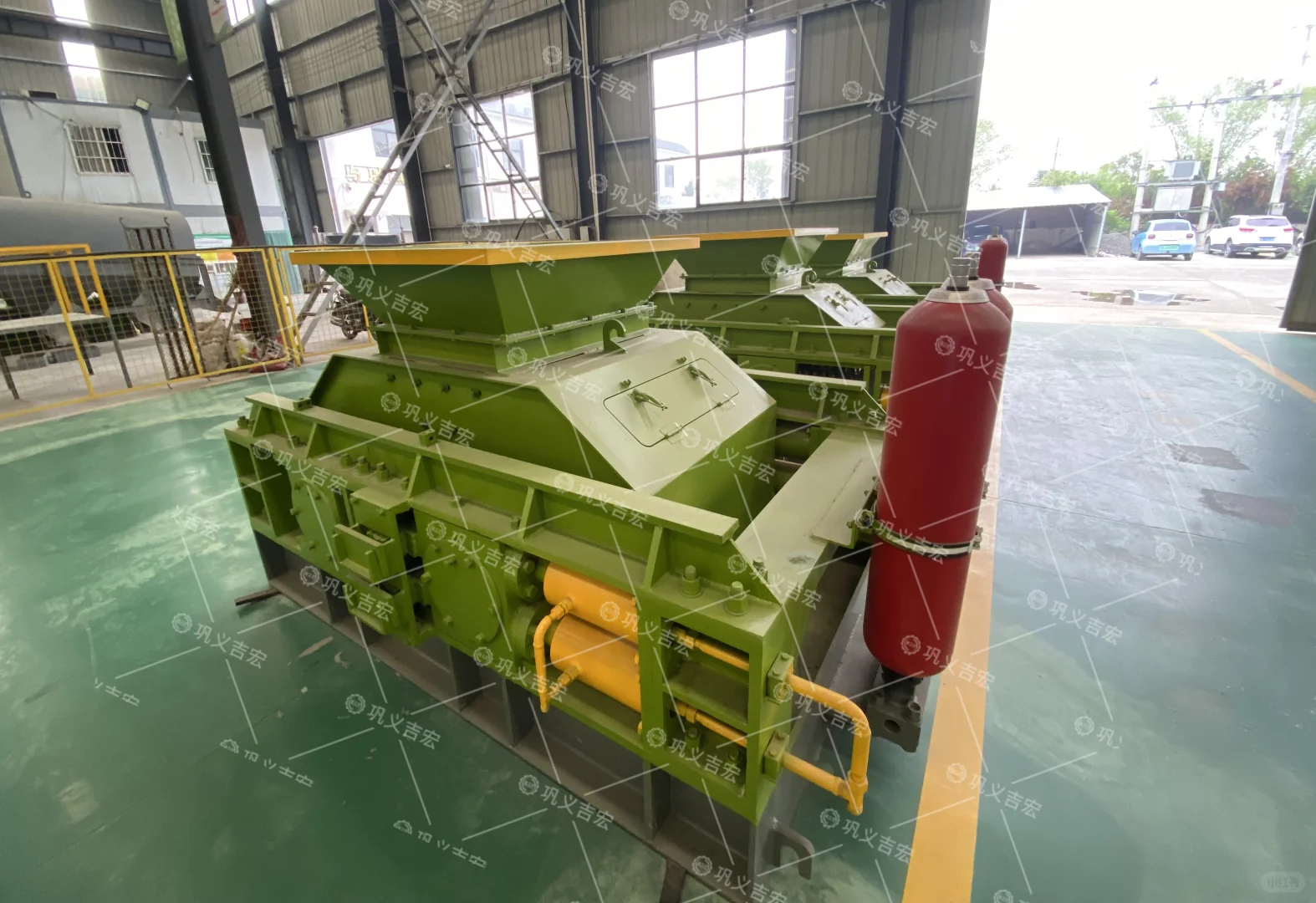 砂石设备对辊式制砂机选购