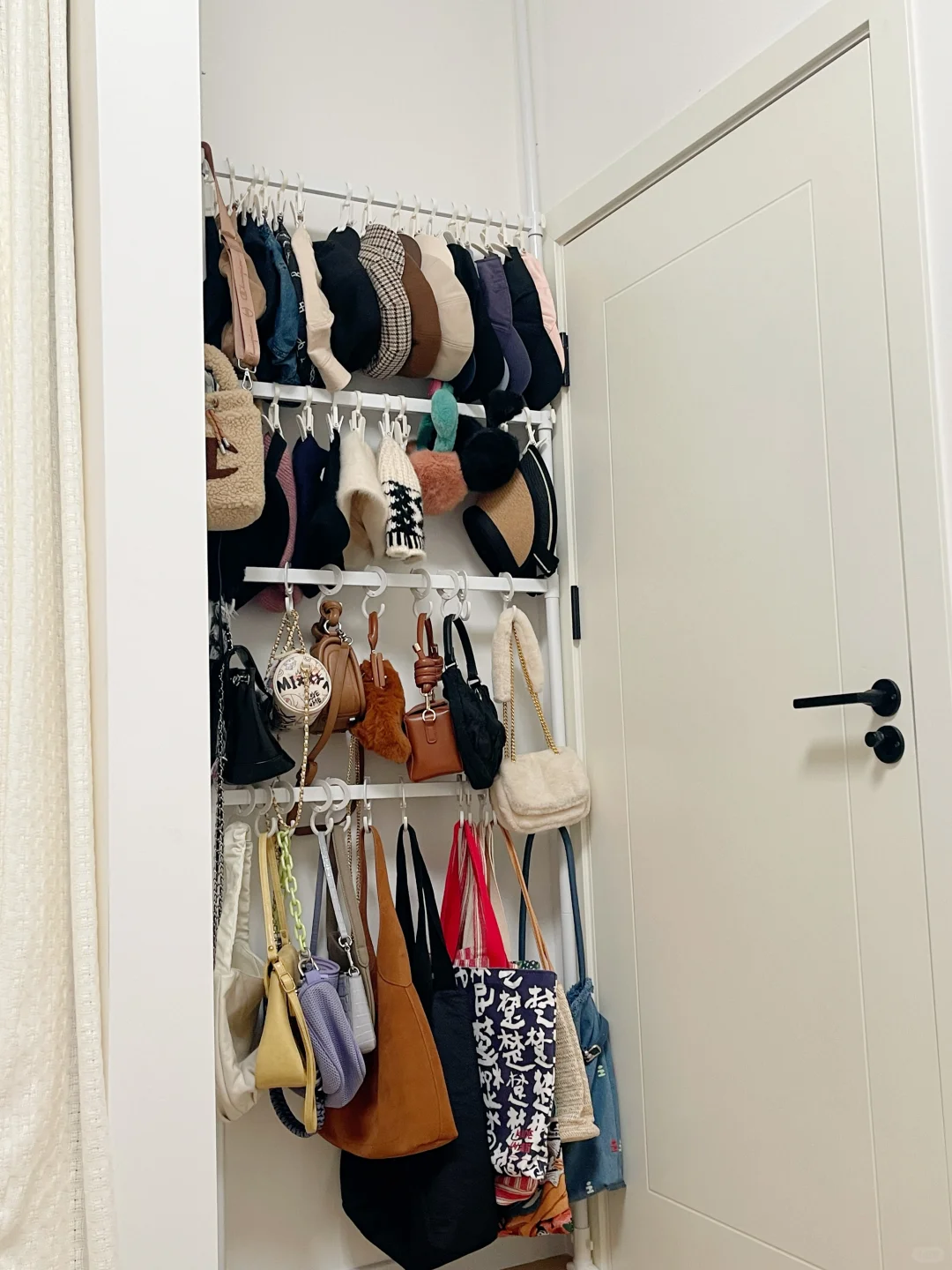 小户型最满意的帽子包包收纳找到啦！