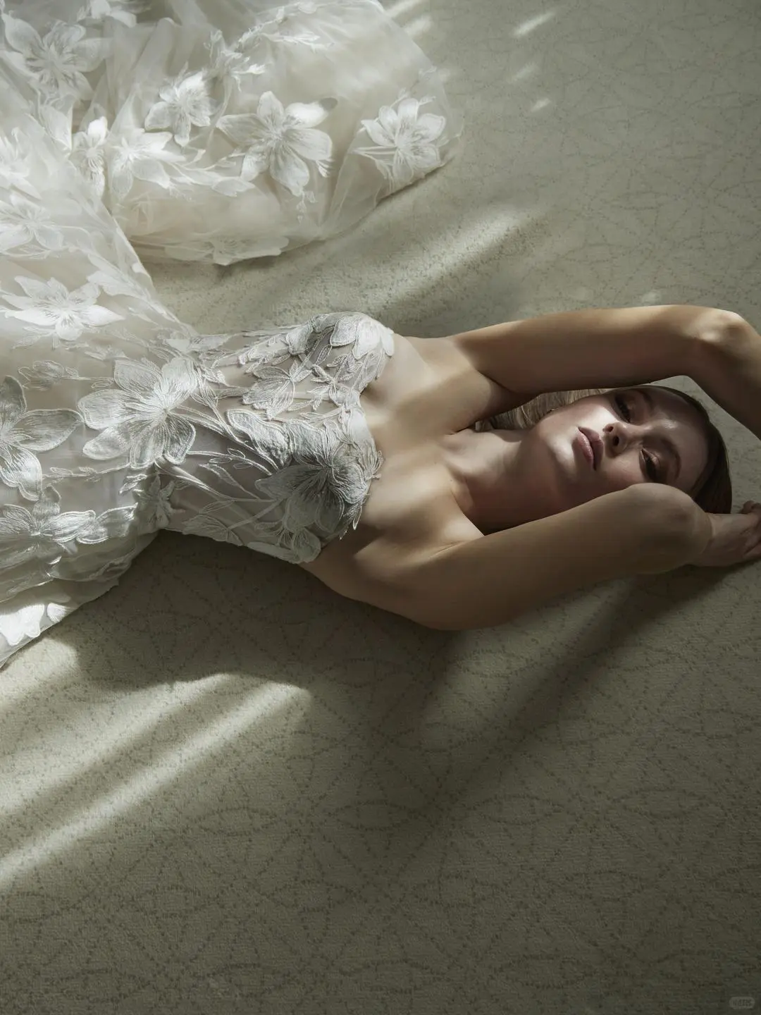 无法抗拒的A字型蕾丝抹胸婚纱?北京婚纱