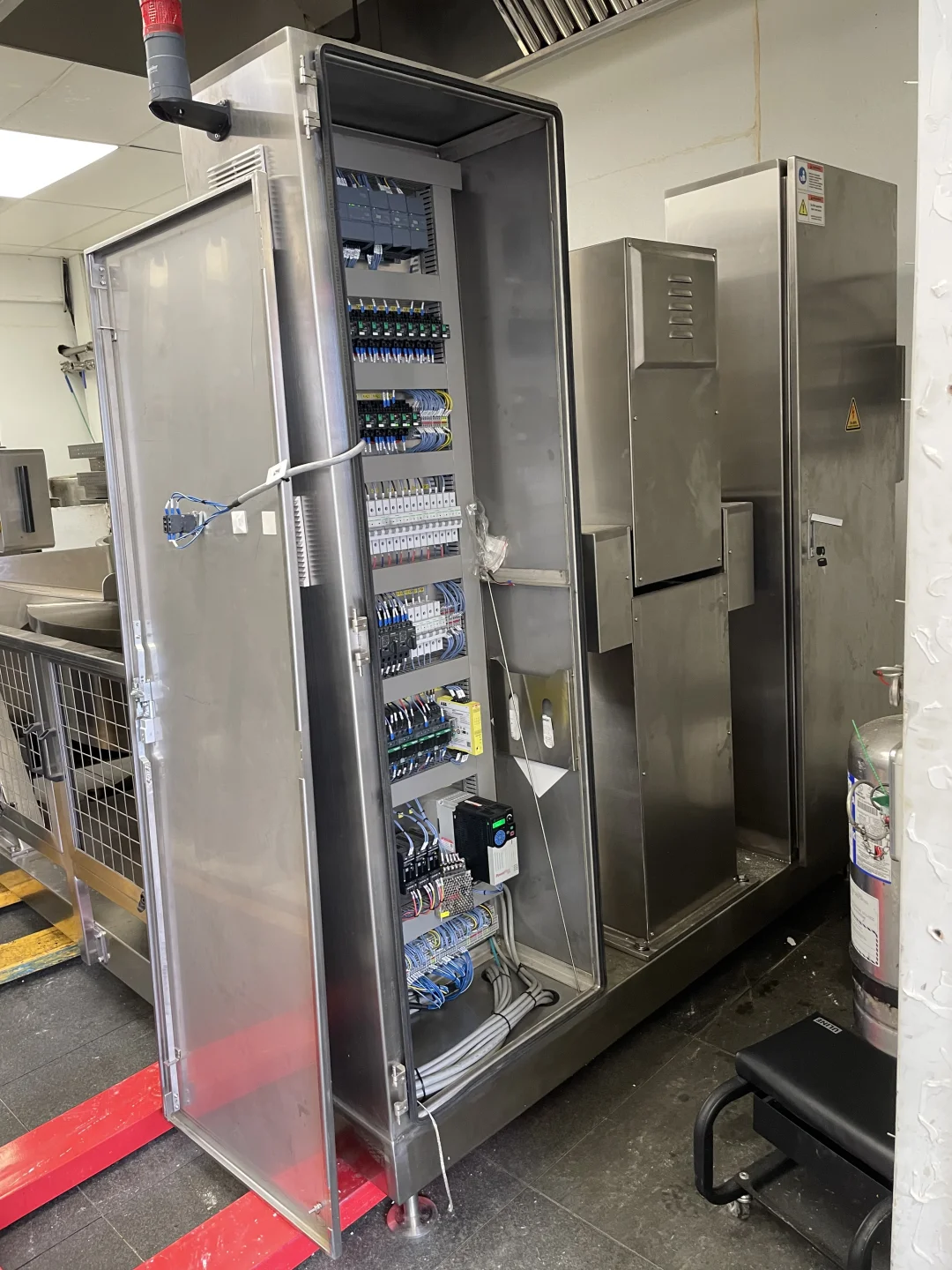 国内生产设备温哥华落地安装和调试