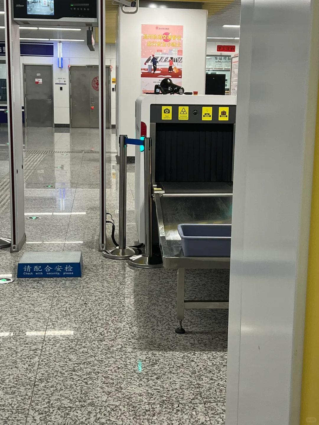 温州轻轨安检机器为什么这么高？