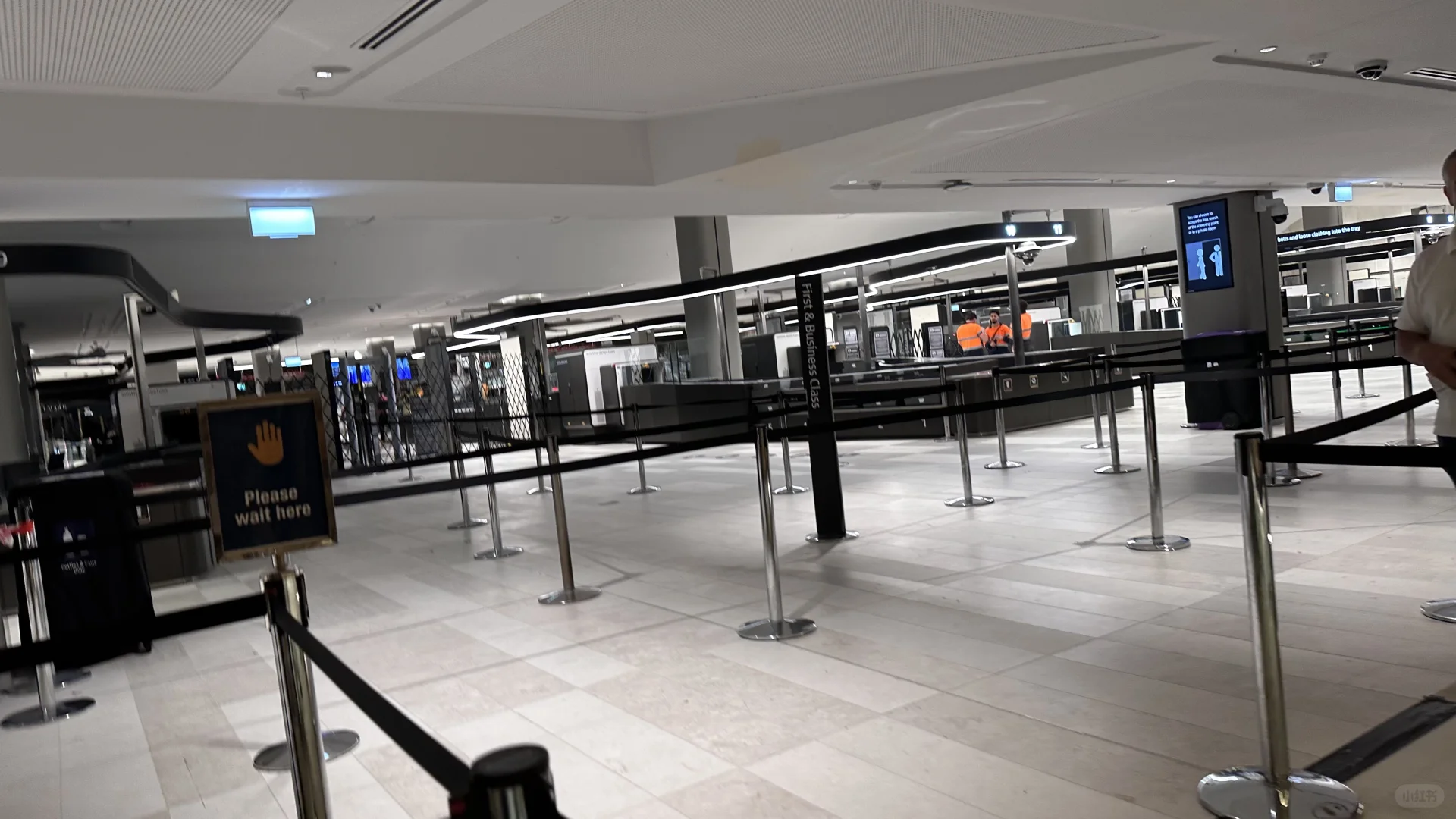 悉尼又一离谱的事！傍晚悉尼大雨，机场拥堵