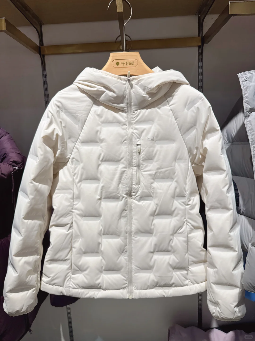 【爆款揭秘?】这件羽绒服竟然“缝”都没有?