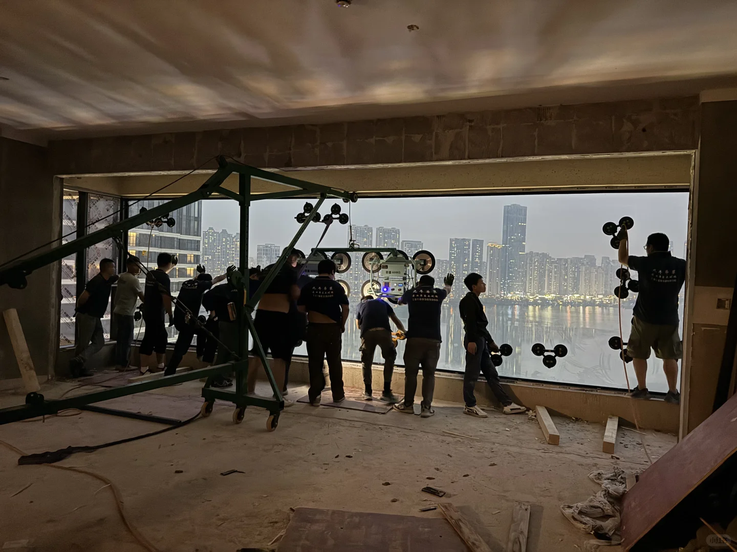 长沙封阳台大玻璃还有比这大的吗