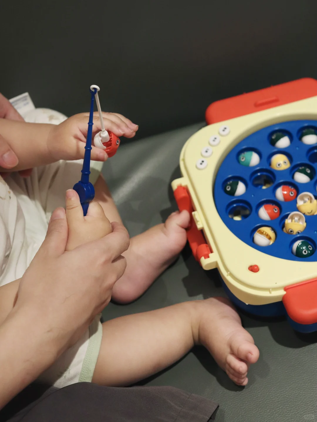 爸爸买的钓鱼玩具，承包娃一整天的咯咯笑！?