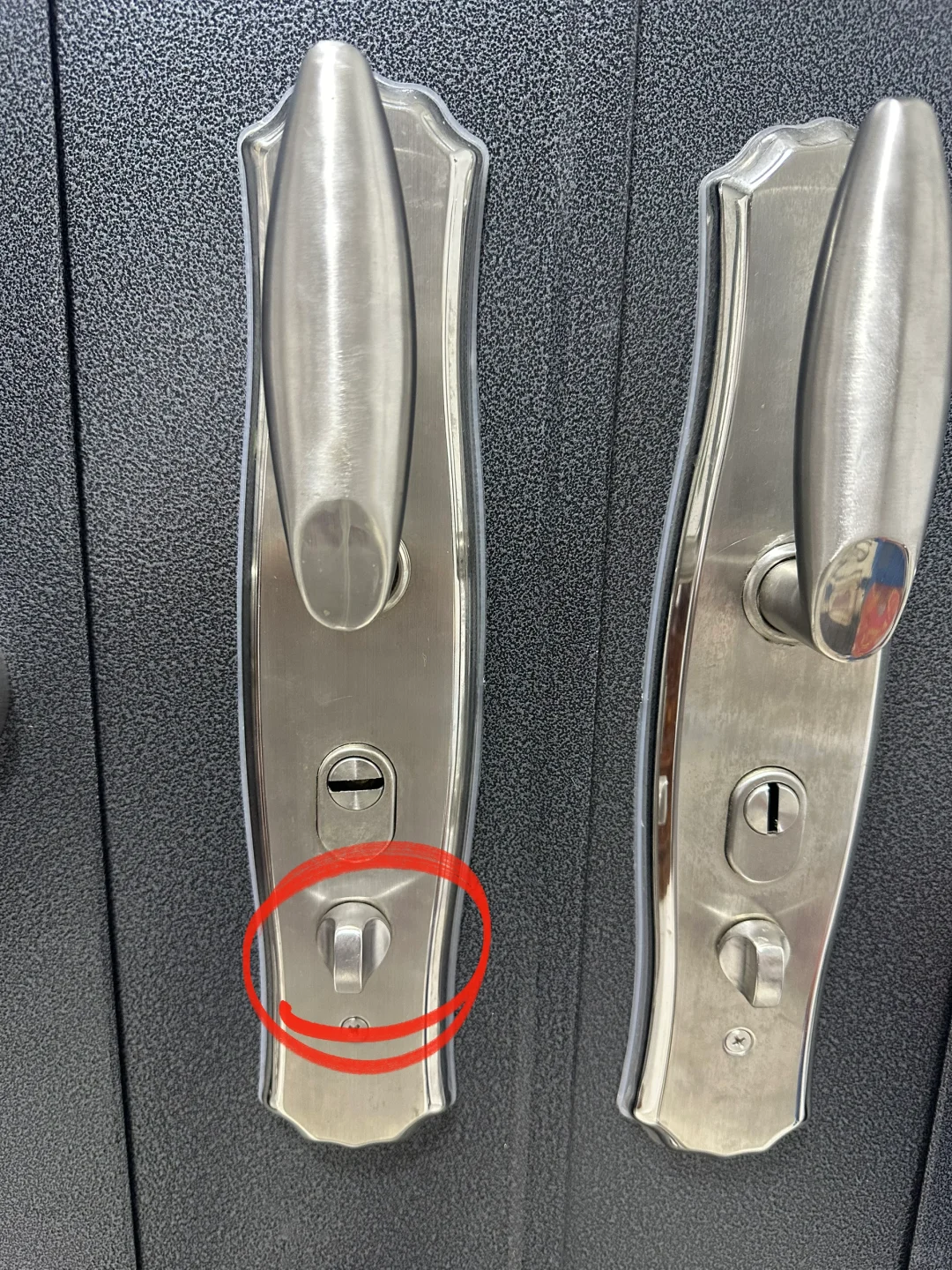 呃，锁匠说尽量可以不要用这个门锁