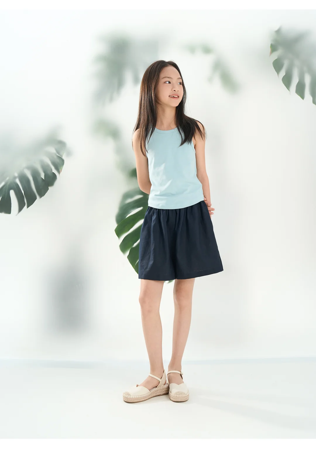 春夏松弛感密码｜棉麻花苞 A 字短裙裤?