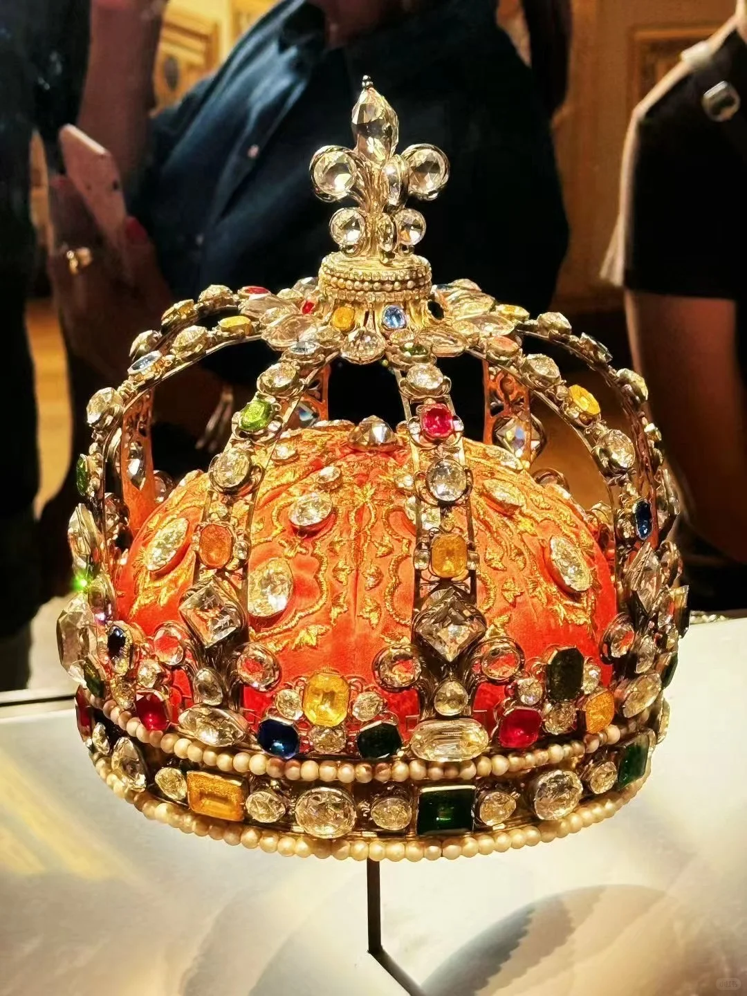 卢浮宫4分钟被盗10亿！普通人去法国怎么防盗