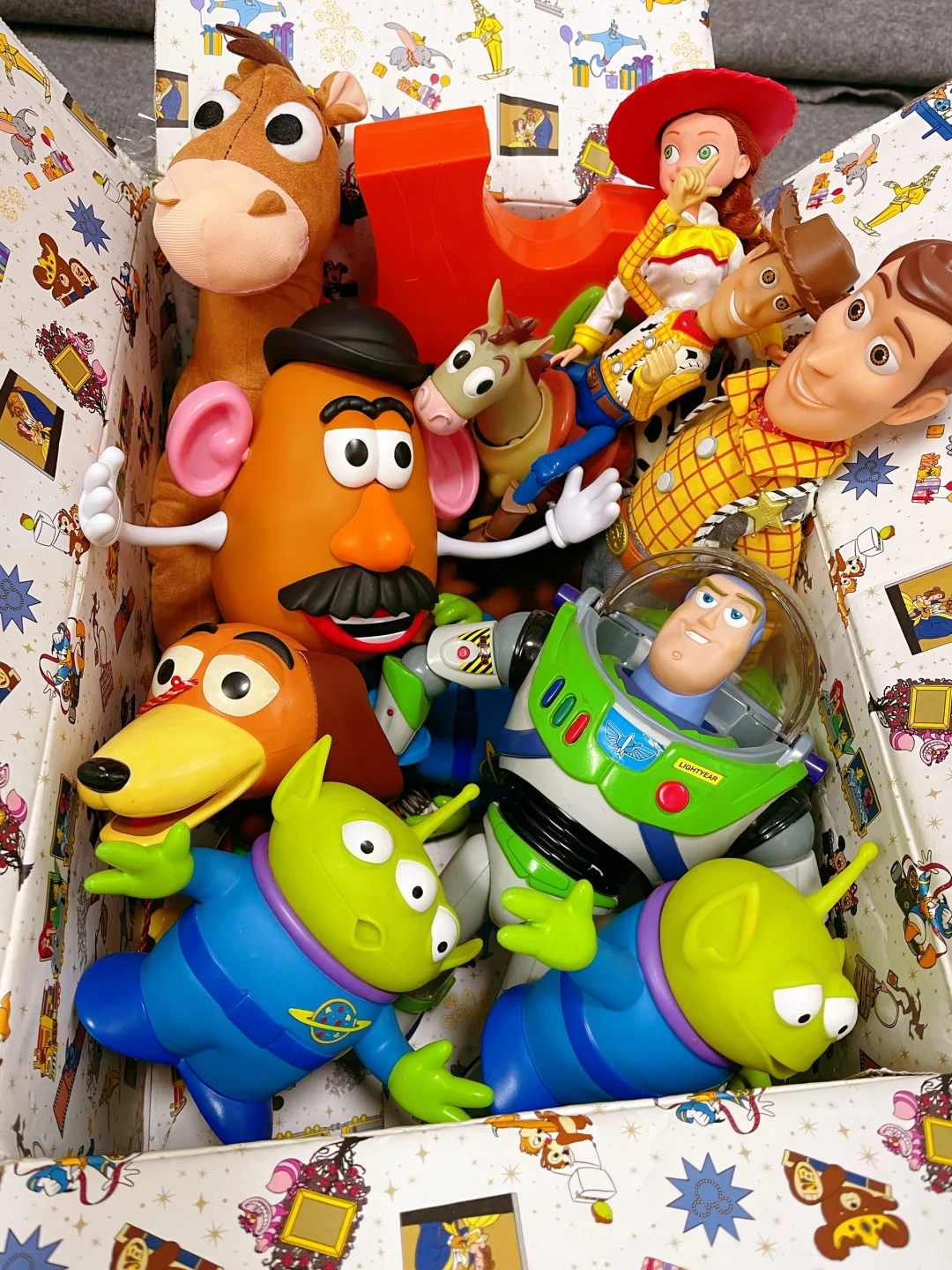 好想把这箱玩具寄给儿时的我