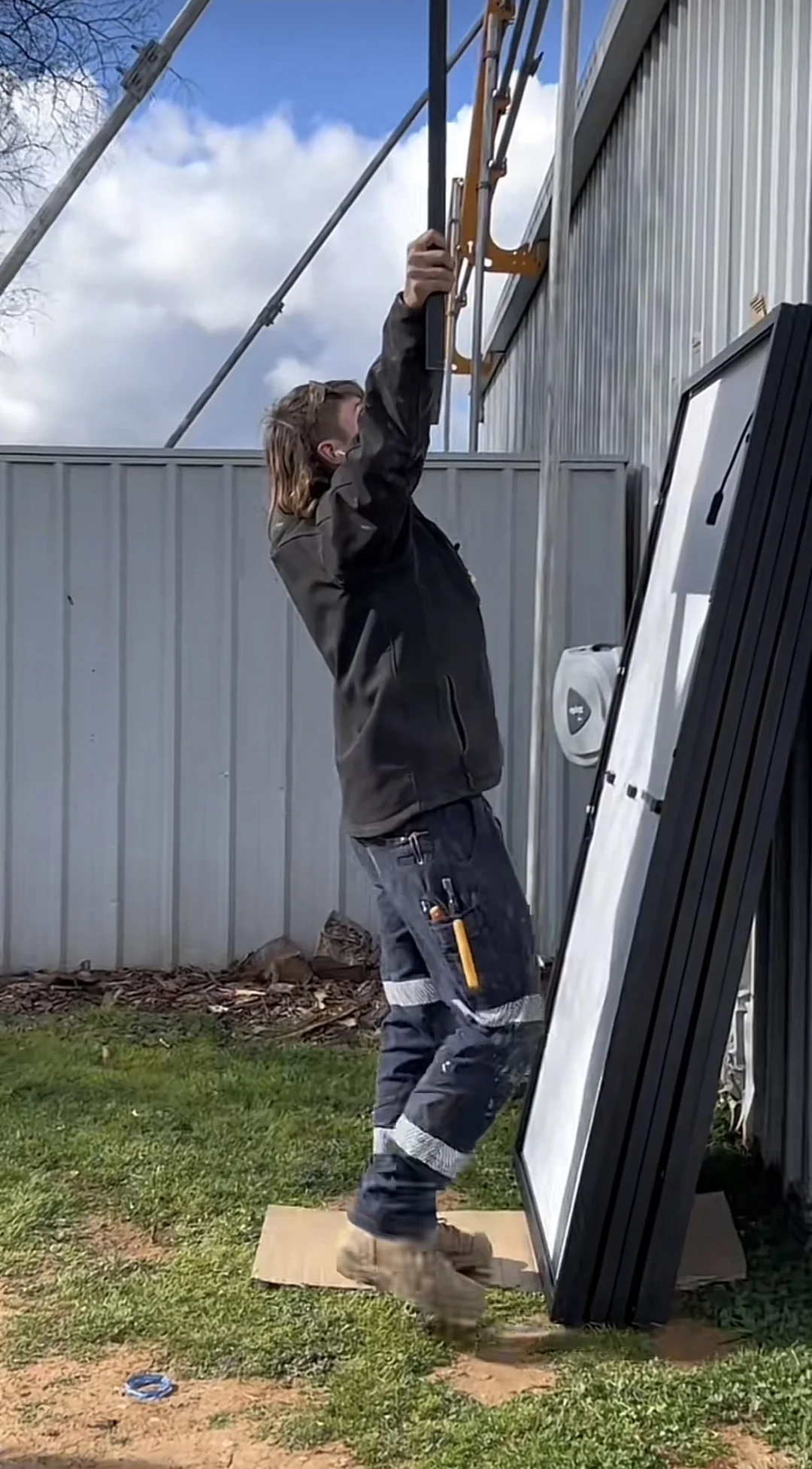 实话说，太阳能是高科技，安装绝对是体力活