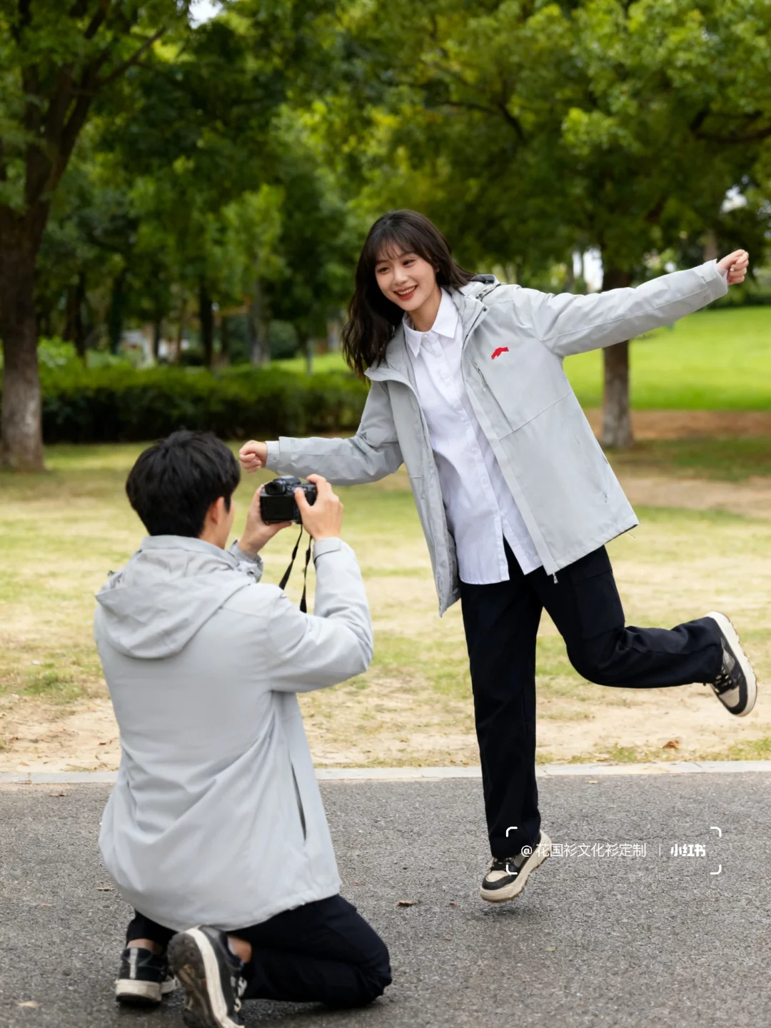 老板!今年的冲锋衣工作服可以多送我一件吗