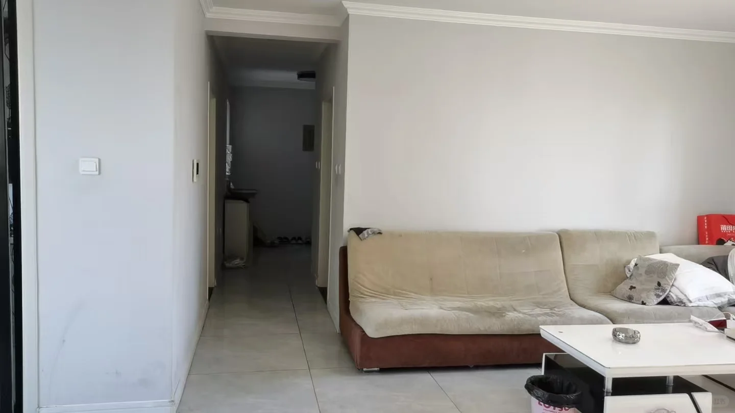 家里被搞成这样也是难为保洁了