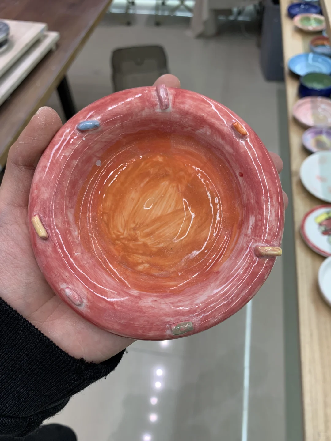 谁的烟灰缸做成陶瓷也这么好看！