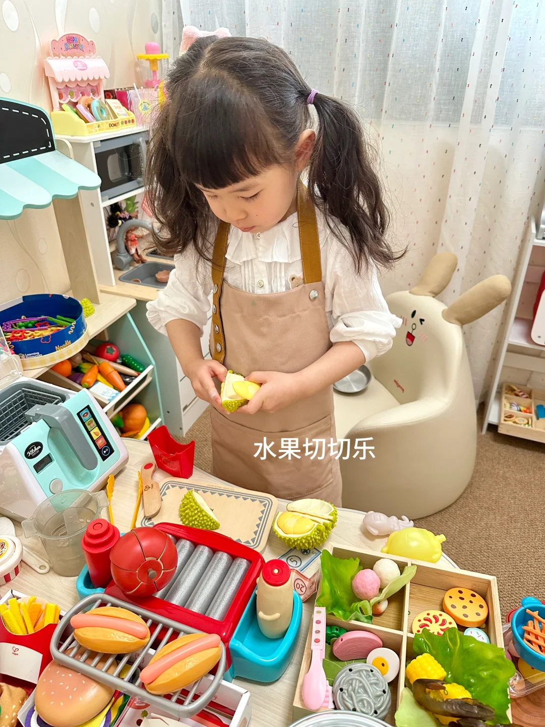 她真的好爱这些厨房玩具??