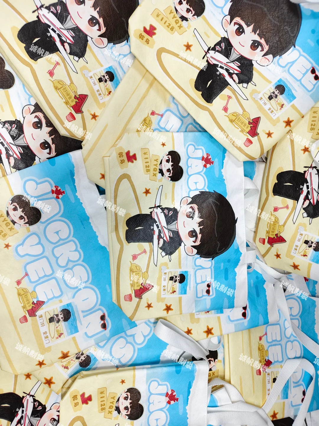 千玺周边天花板！这杜邦纸袋我能拎一整年✨