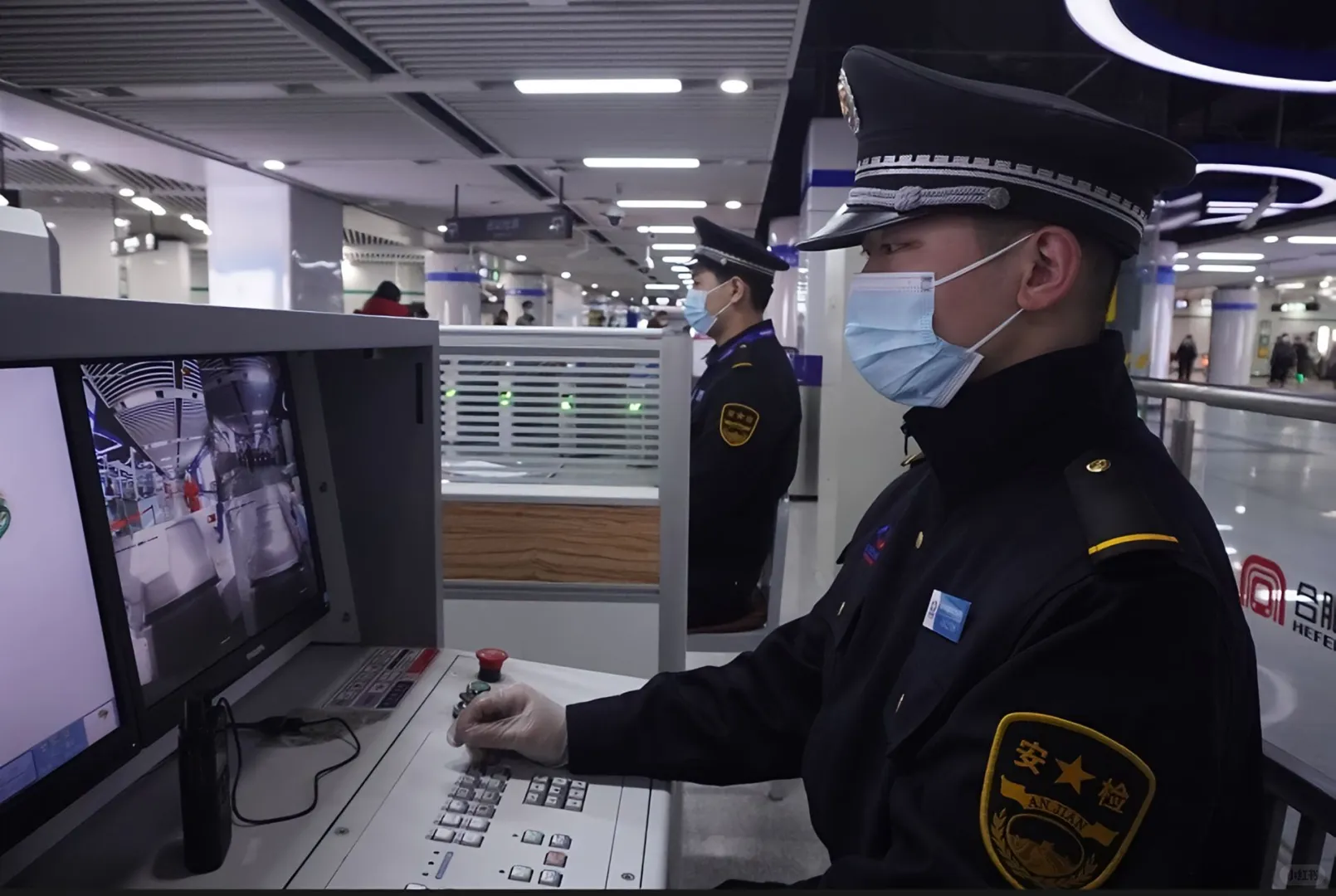 地铁安检：违禁物品，招地铁安检