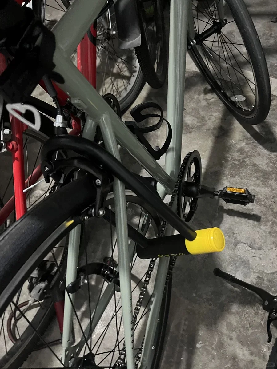 贵的自行车一定要买锁,要买好锁才不会被!