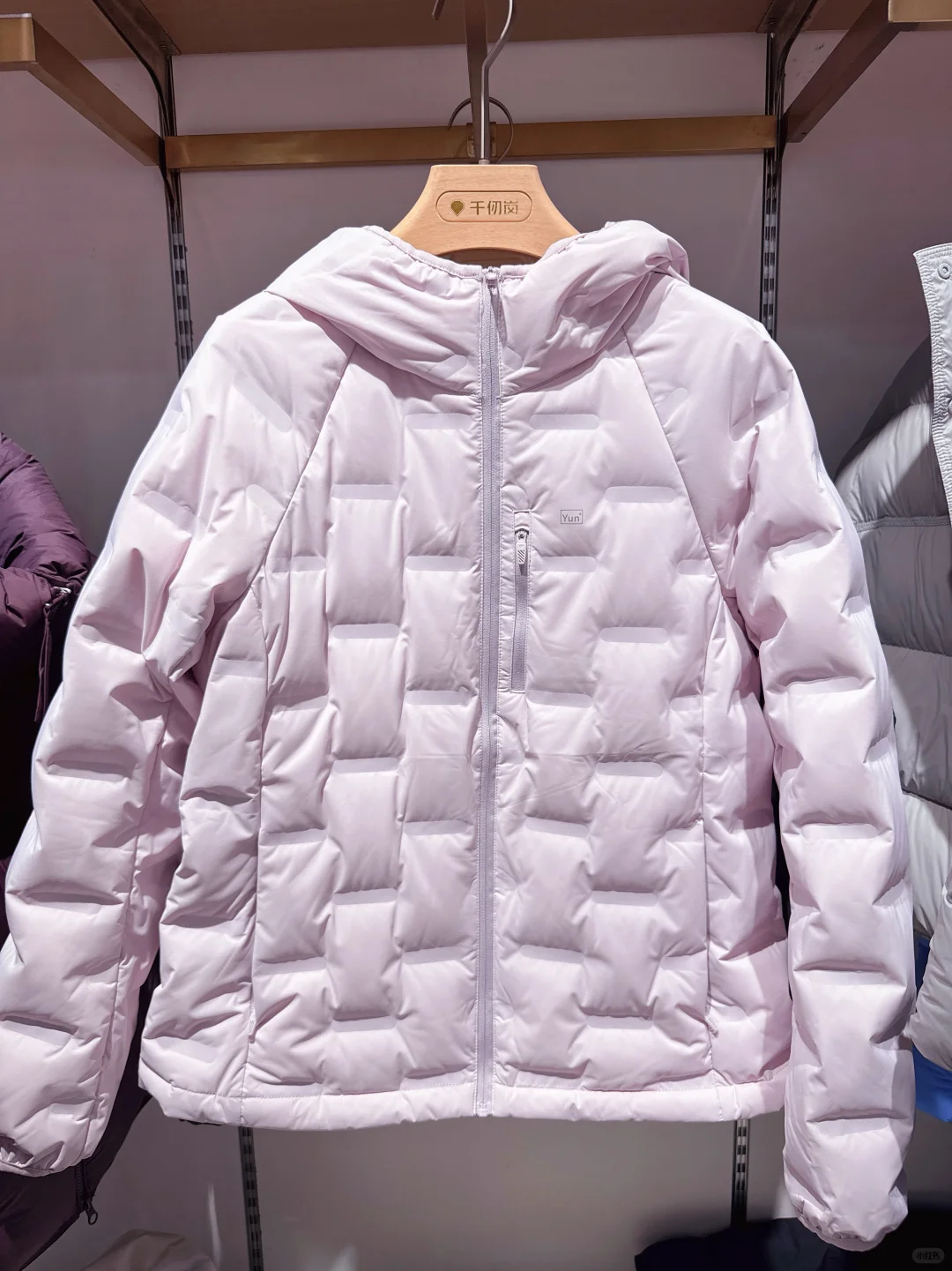 【爆款揭秘?】这件羽绒服竟然“缝”都没有?