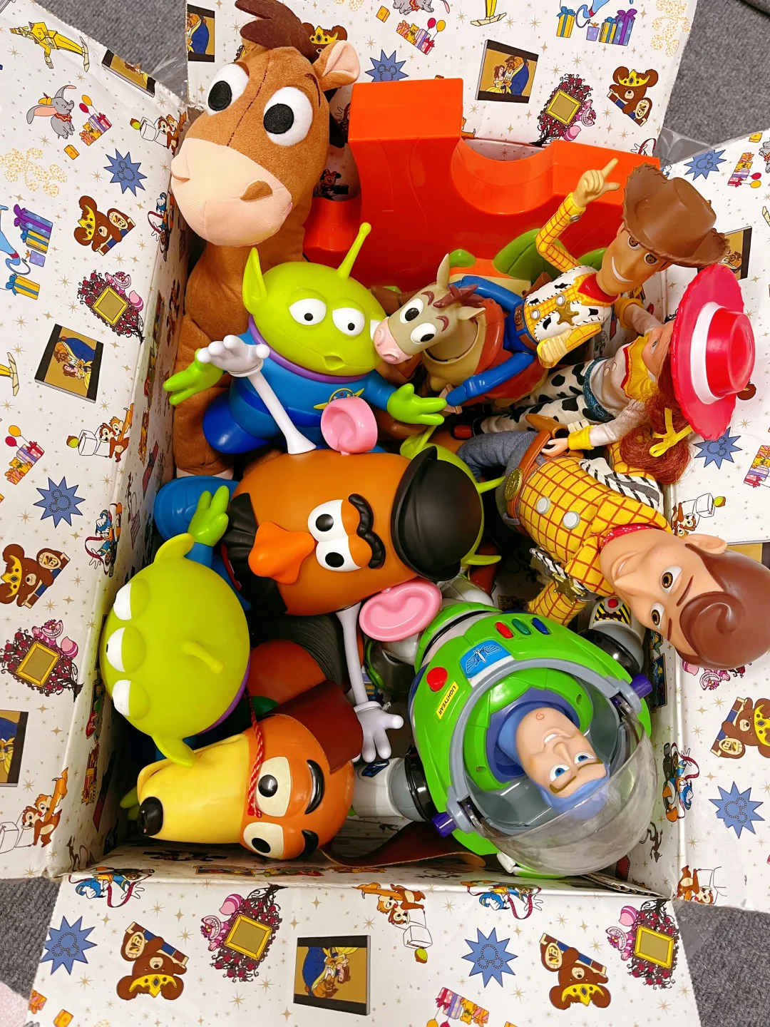 好想把这箱玩具寄给儿时的我