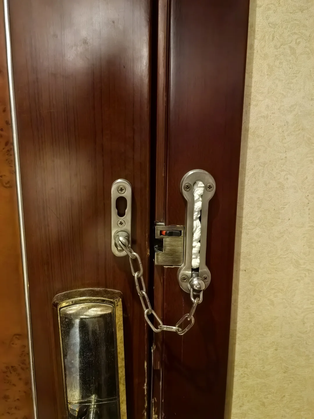 谁家酒店这样装防盗锁呀