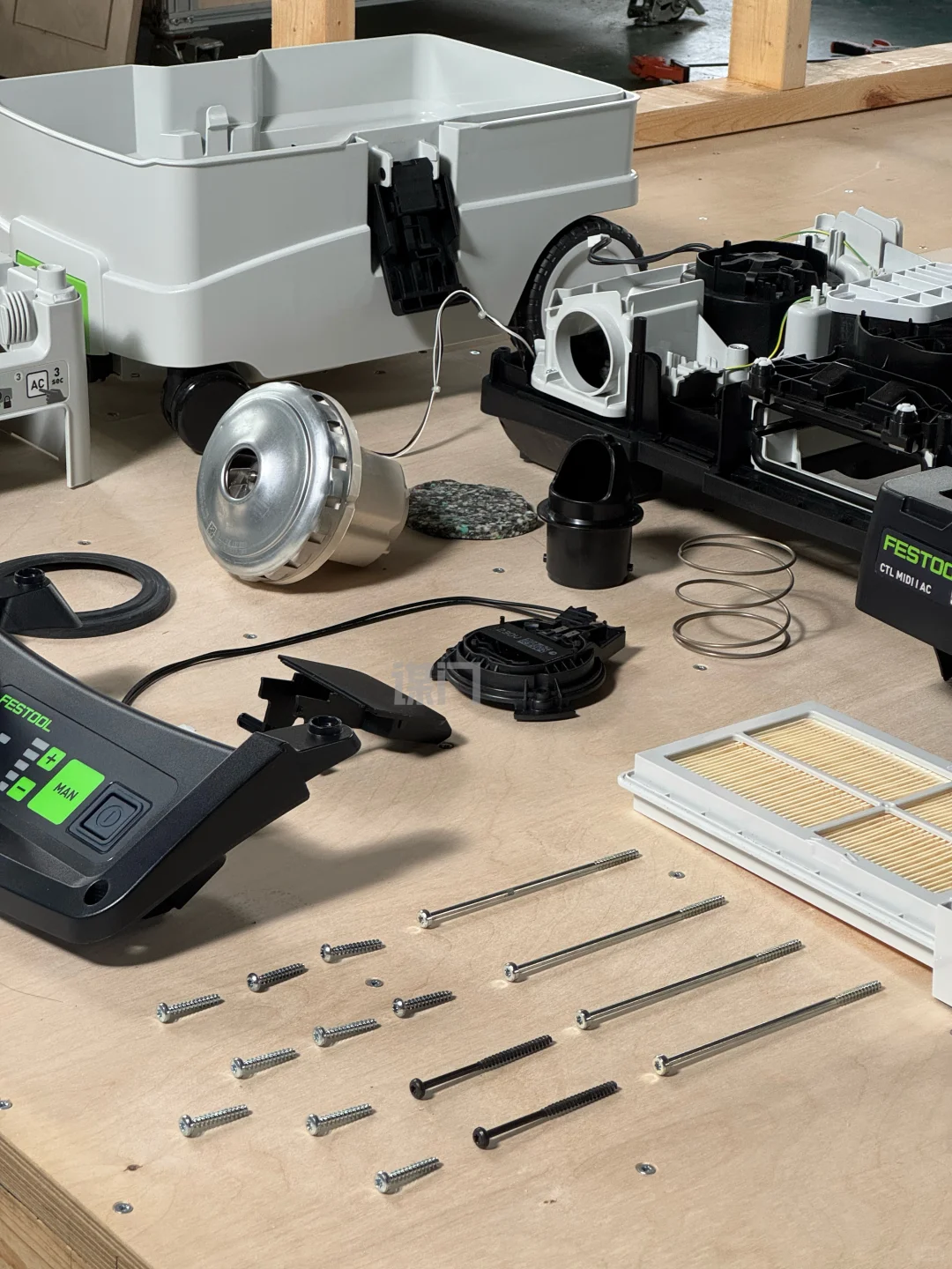 拆开一台吸尘器，看见它的制造逻辑