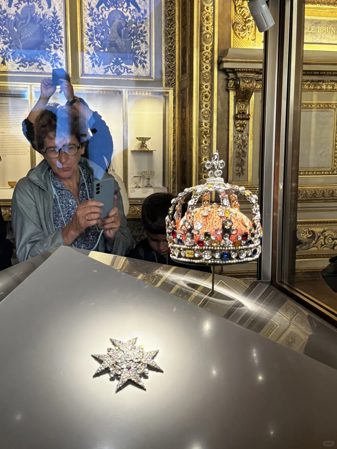 卢浮宫4分钟被盗10亿！普通人去法国怎么防盗