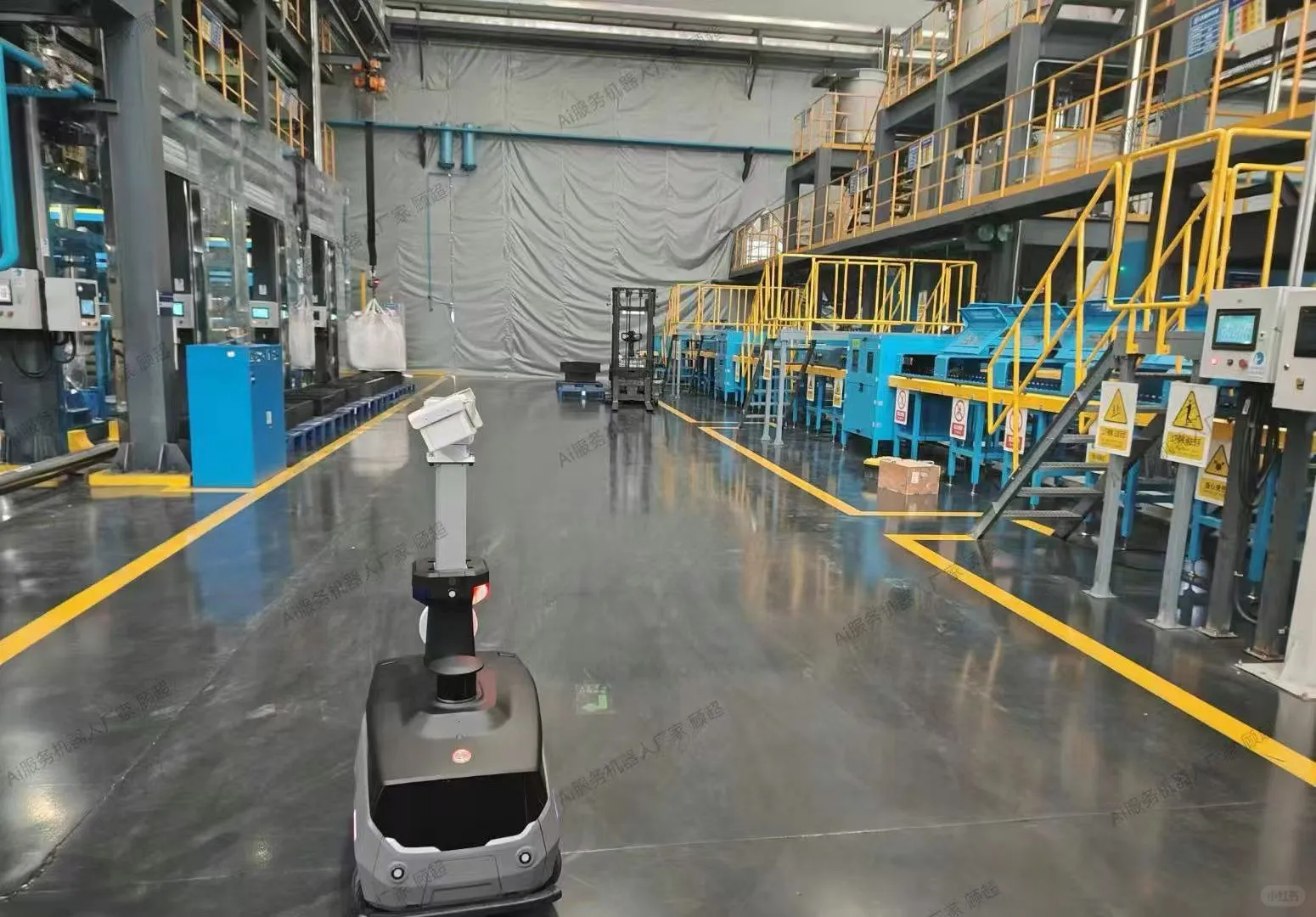 安全巡逻机器人