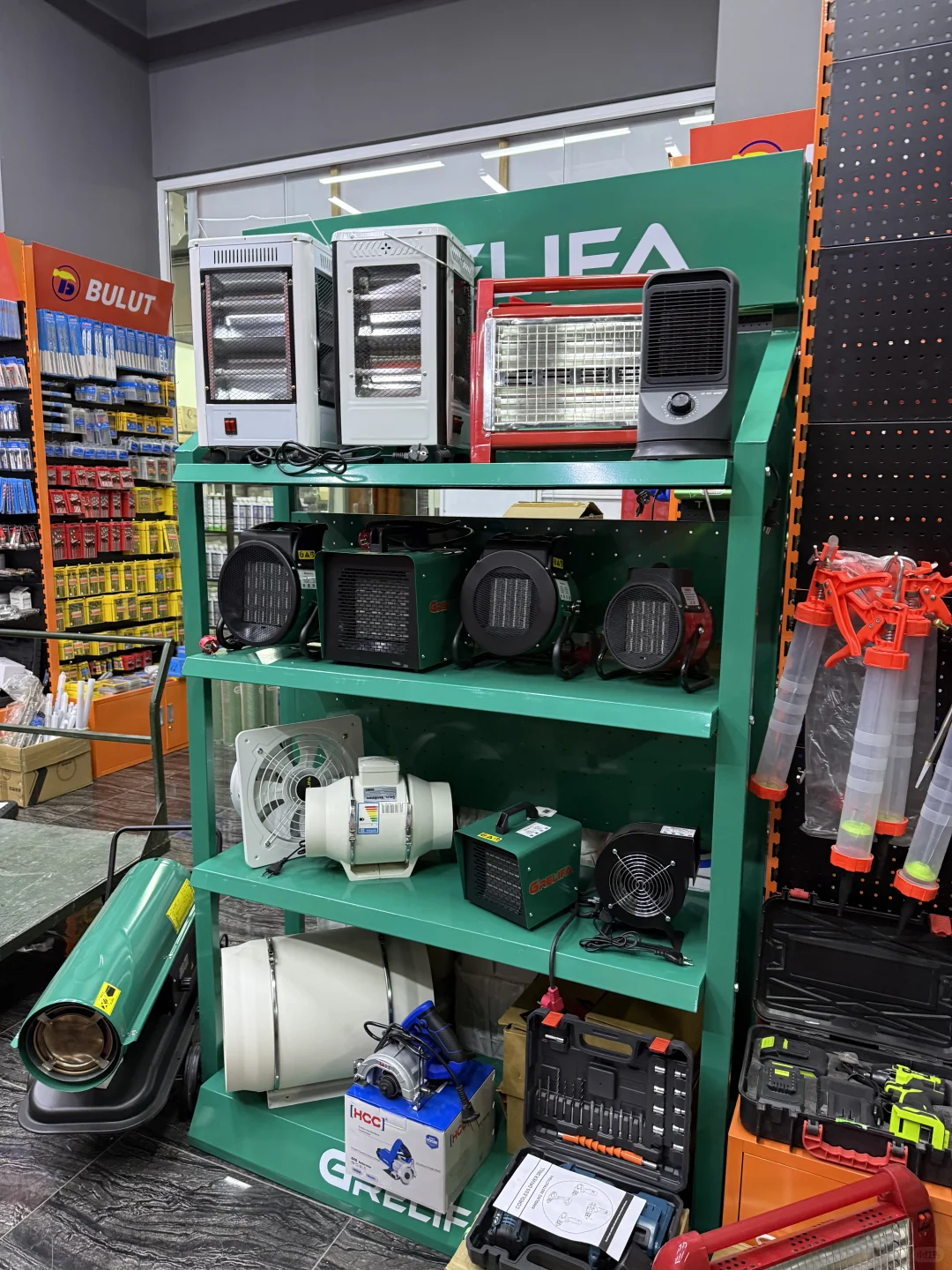 塔什干卖中国装修工具老板娘.