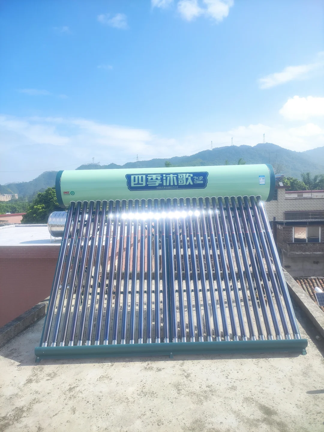 四季沐歌太阳能热水器