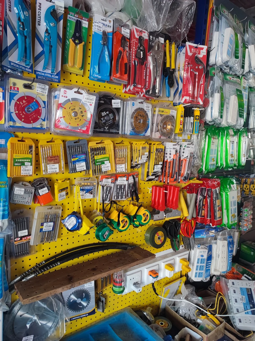 有空就整理货架，自己动手做个螺丝刀展架