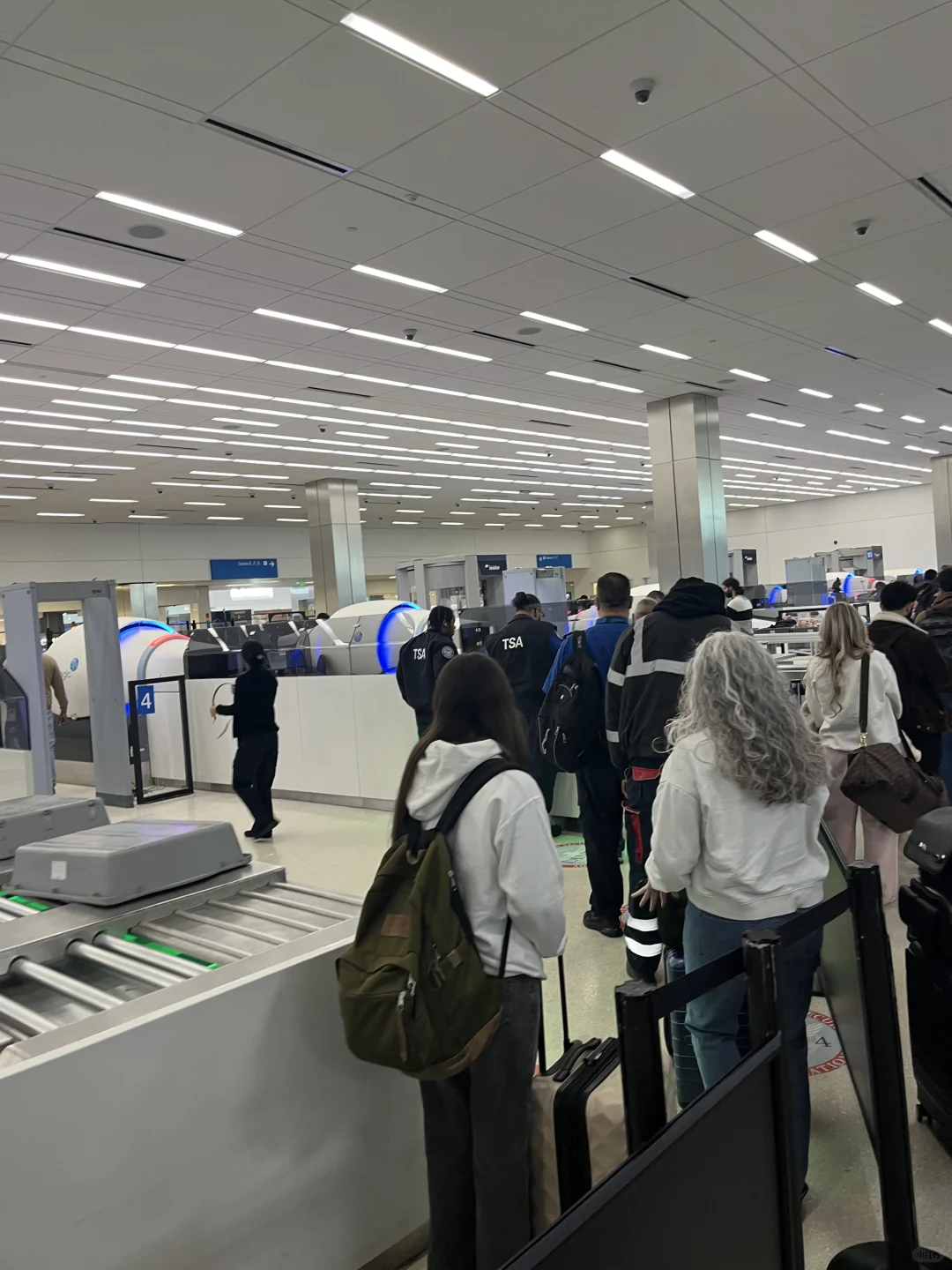 FLL机场的安检机器已经next level啦