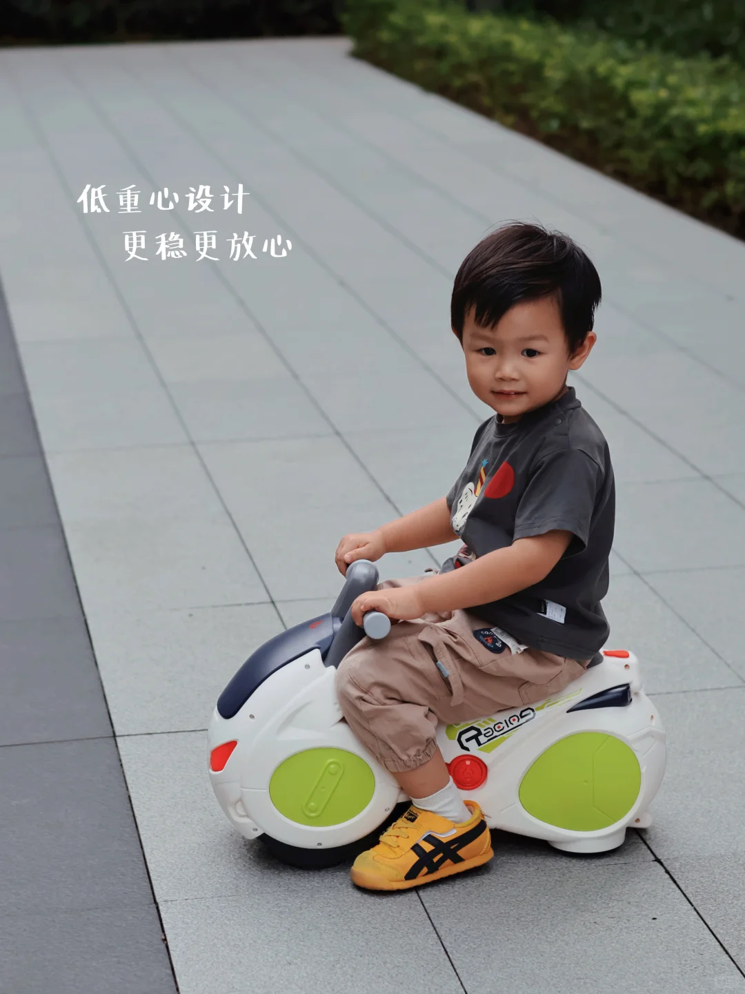 周岁送礼物都选它！今天是酷盖摩托小孩哥