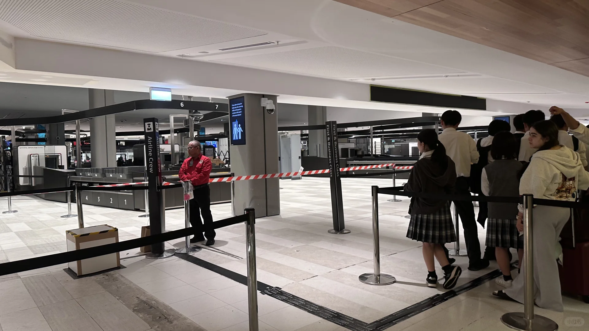 悉尼又一离谱的事！傍晚悉尼大雨，机场拥堵