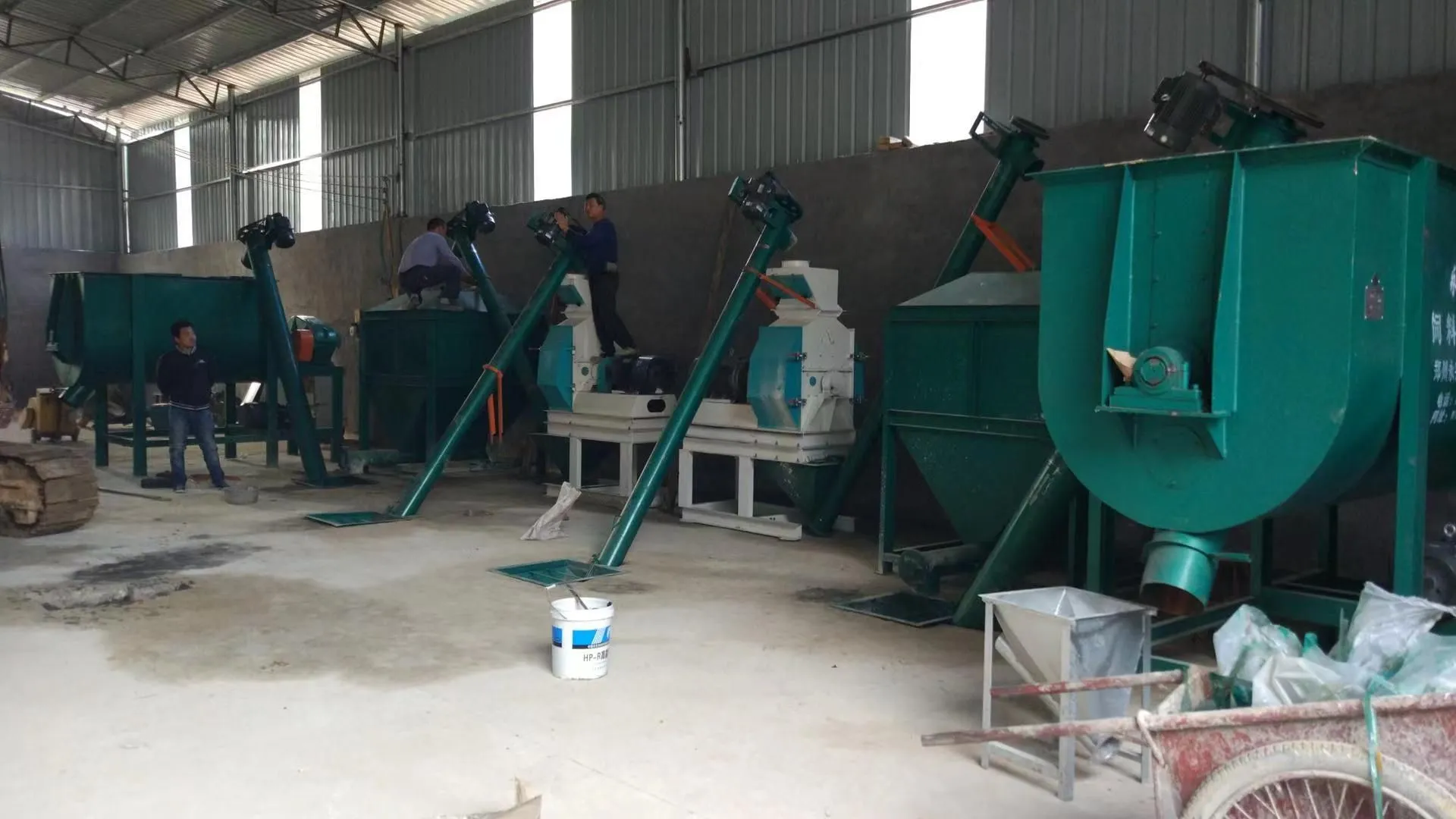 永兴牌小型饲料粉碎搅拌机组助力养殖业腾飞