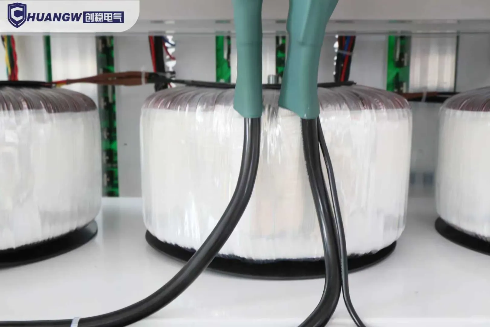 技术革新:无触点稳压器为何成为工业首选?