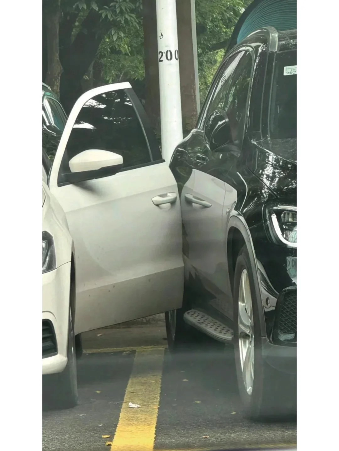 可恶！被开门杀了！