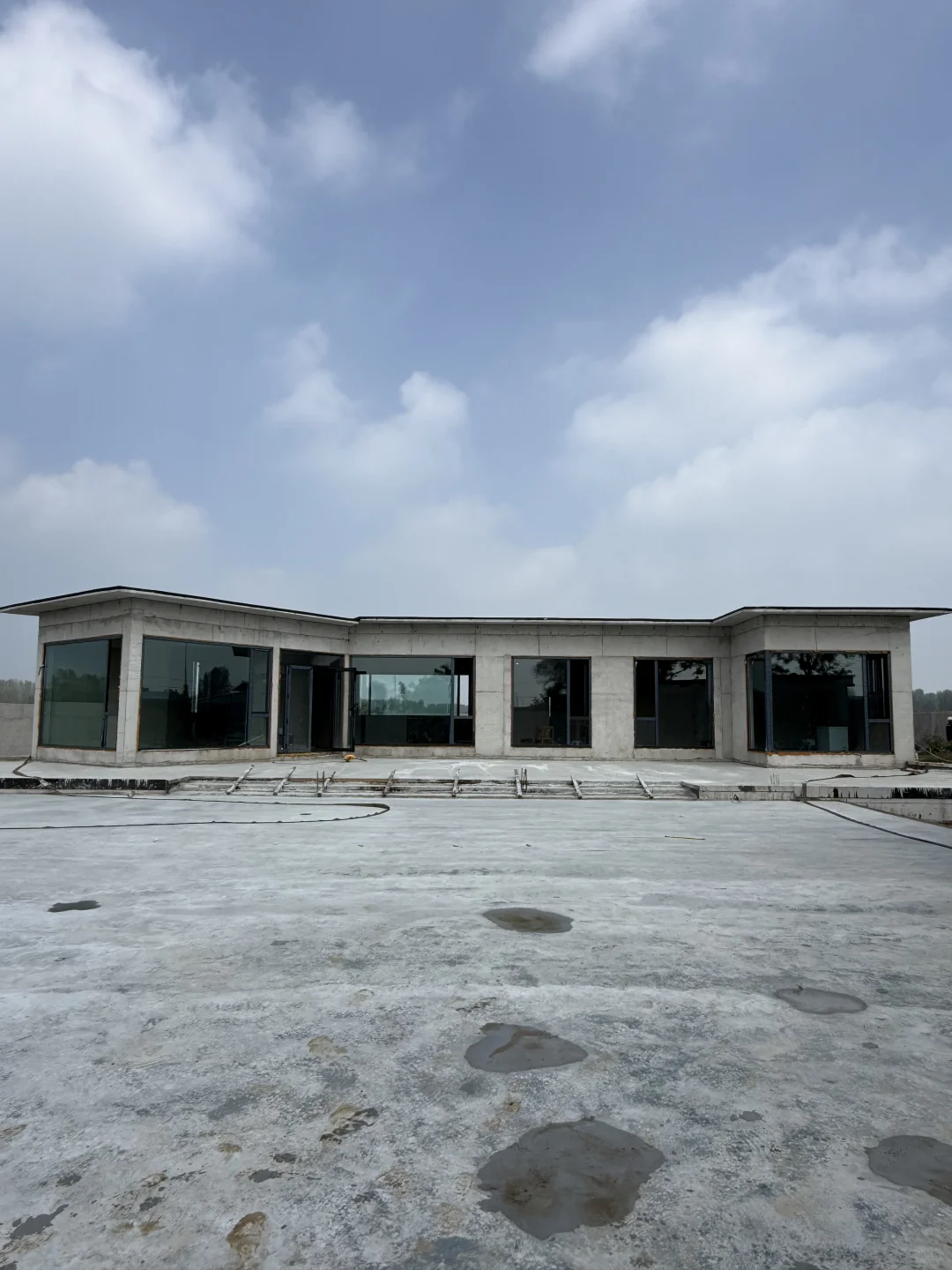 装修省钱反被坑！水泥地丑到想砸了?