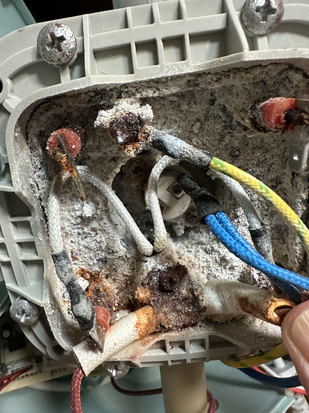 美的挂烫机插电跳闸，换锅炉超详细步骤