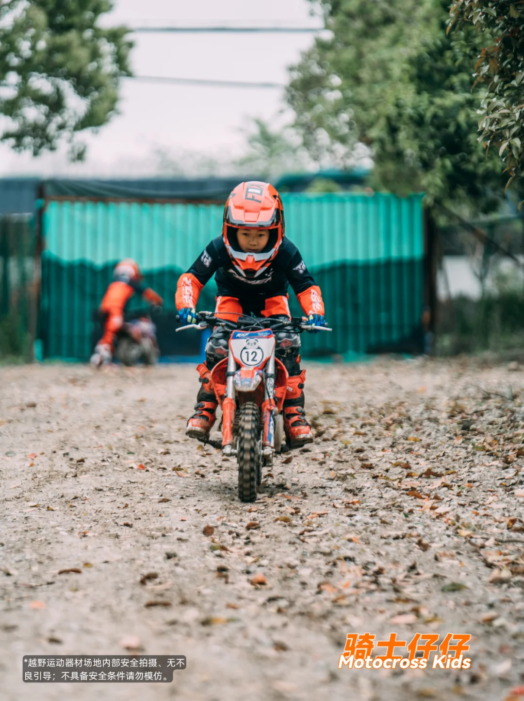 6岁幼崽小轮车退役啦，第一次骑摩托车越野