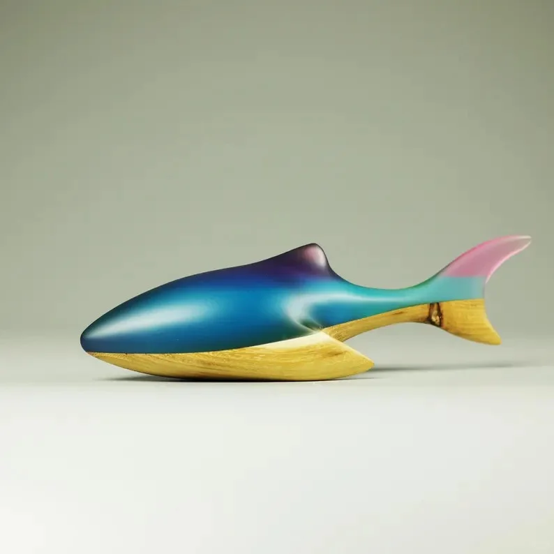 树脂和实木结合的动作雕塑