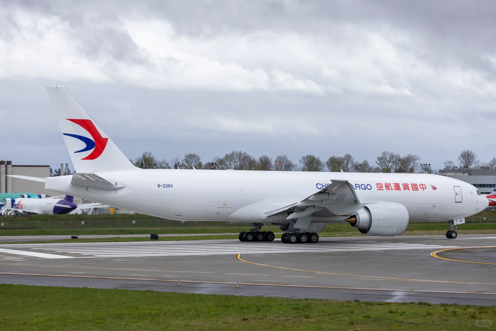 順飛哦 中貨航最新波音777F貨機 順利交付?