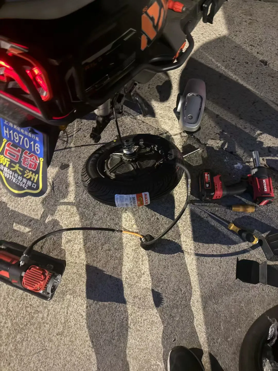 上海电瓶车坏了不用推着去修啦，全城上门修