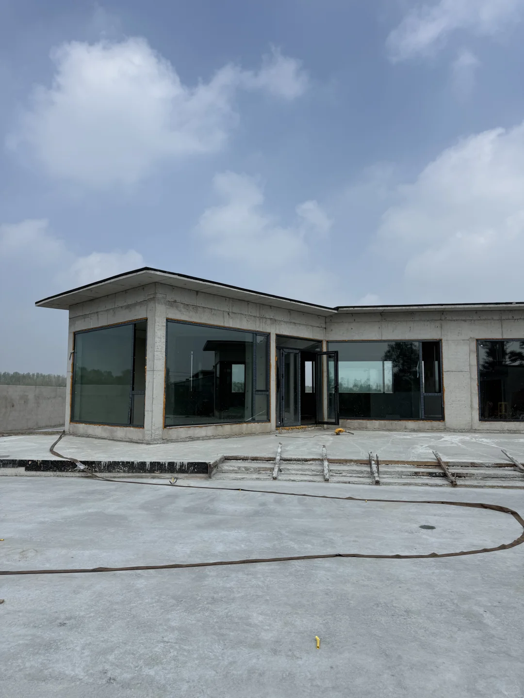 装修省钱反被坑！水泥地丑到想砸了?