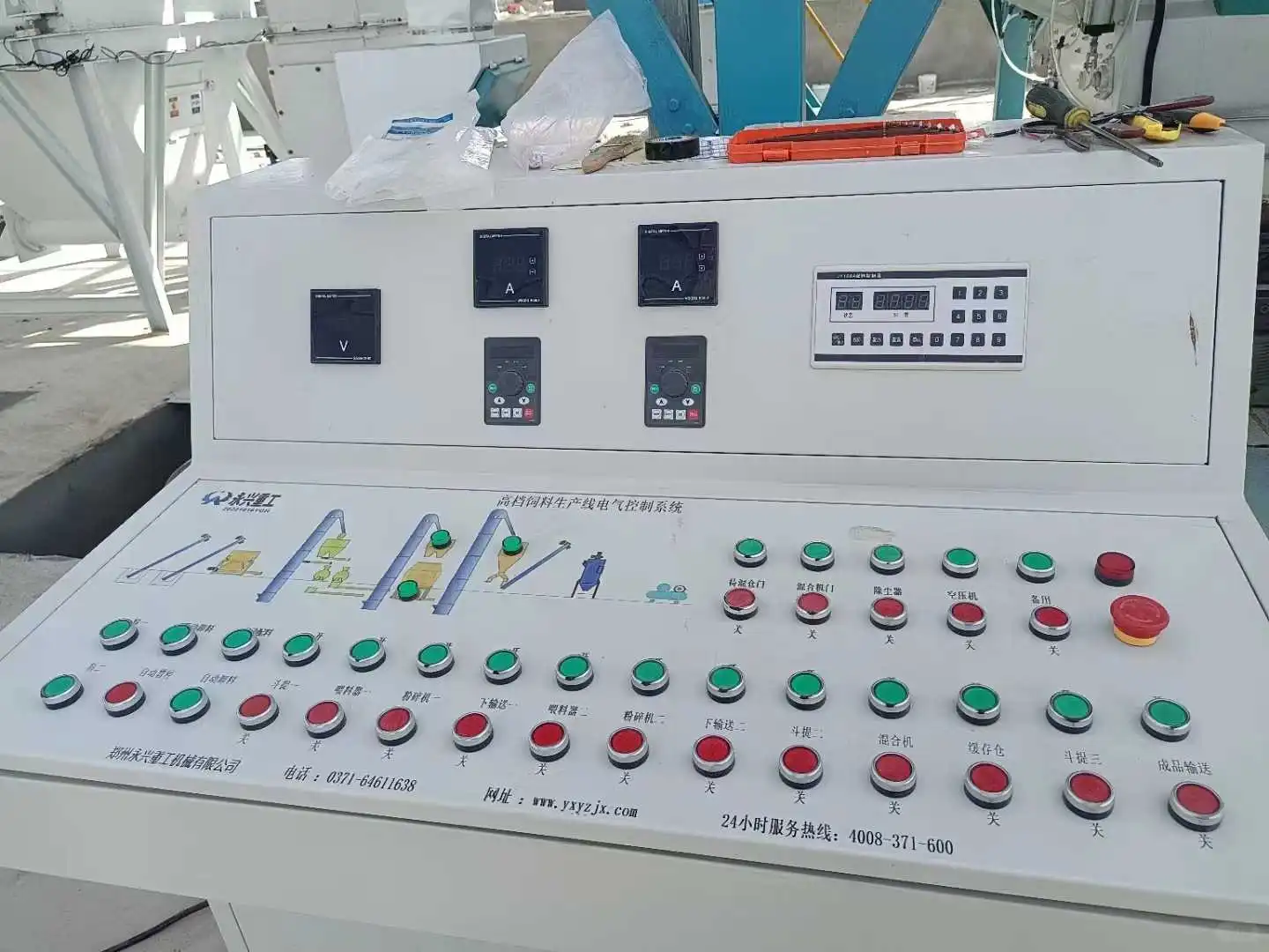 从原料到成品：大型饲料生产线设备全流程