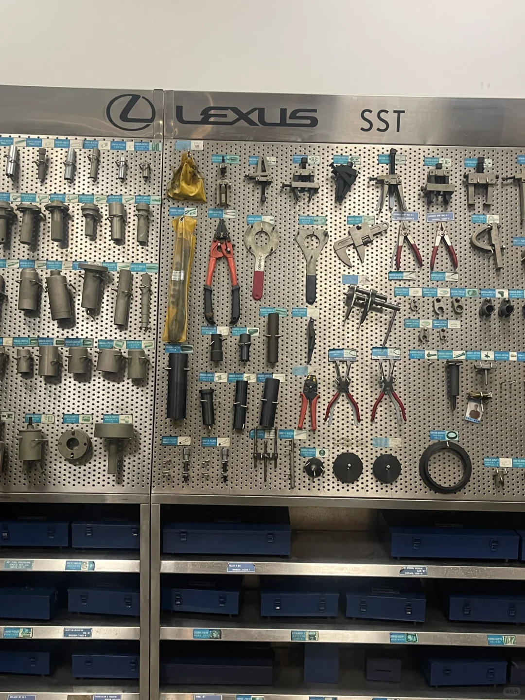 雷克萨斯 4S 店专用工具