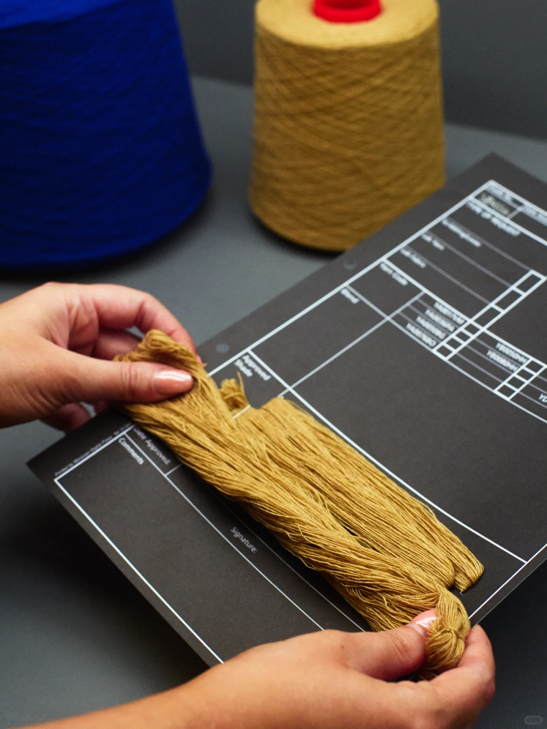 Burberry 格纹羊绒围巾工艺赏析