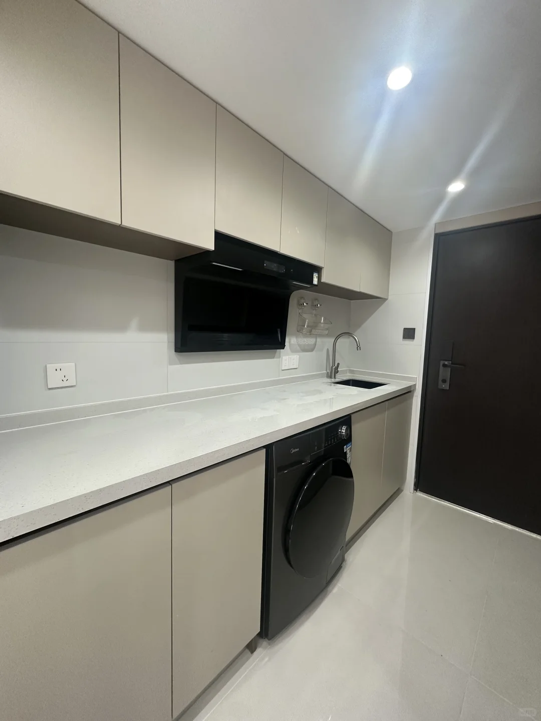 洲海路地铁站、精装复式一室一厅、智能家居