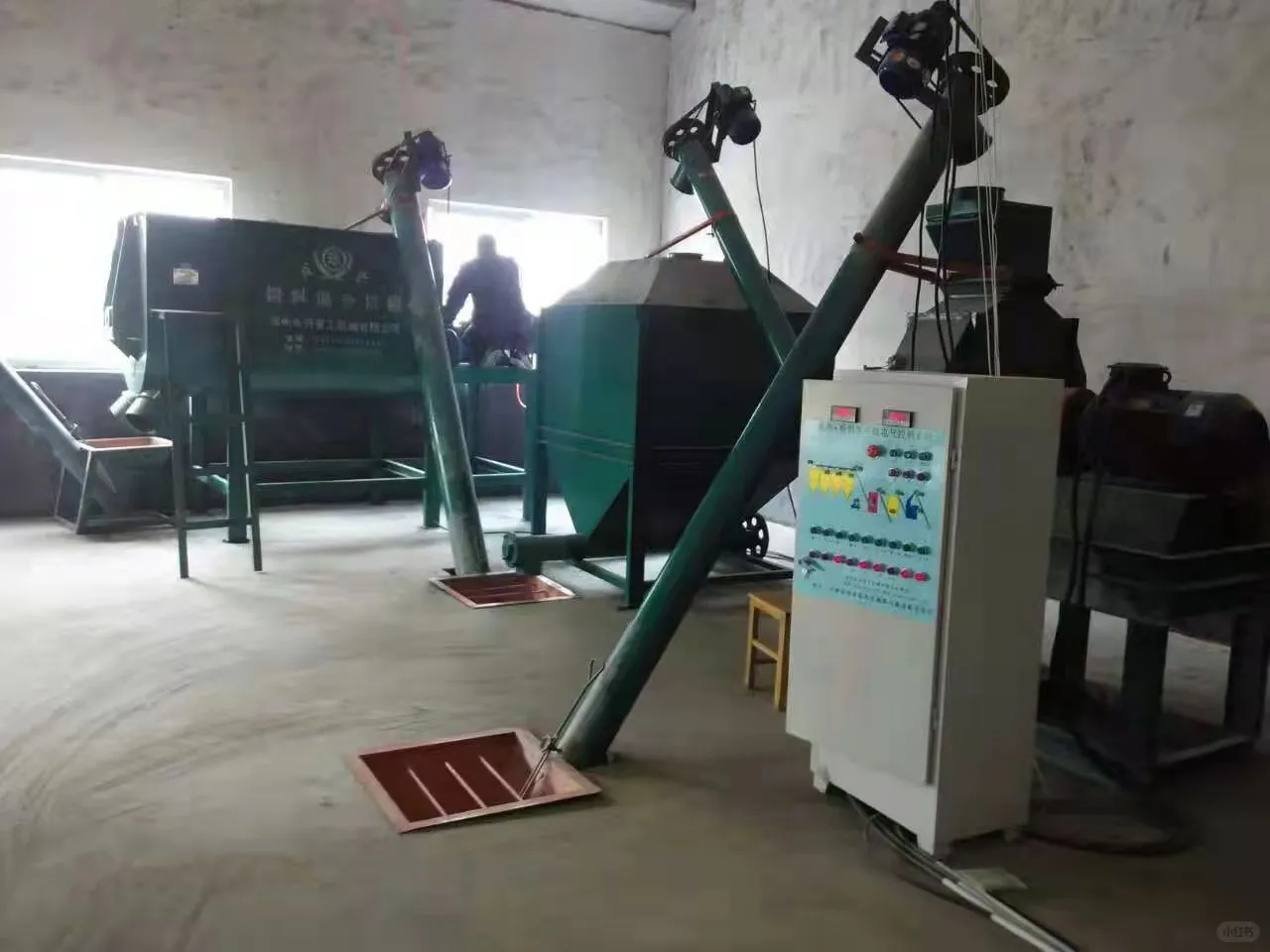 饲料粉碎搅拌机械加工设备：养殖场增效利器