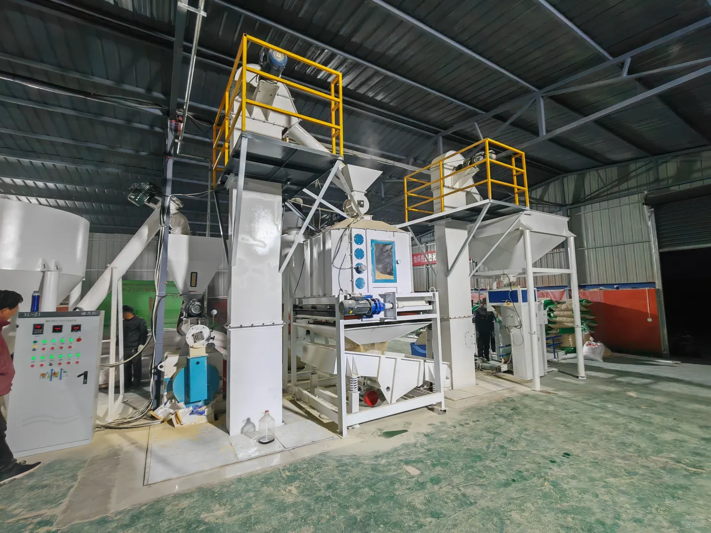 全自动饲料机整套设备:养殖业生产线利器